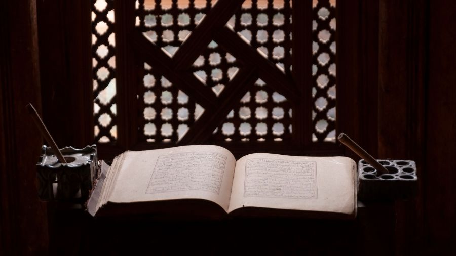 Authenticating the Ascription of Ṣaḥiḥ al-Bukhārī to its Author