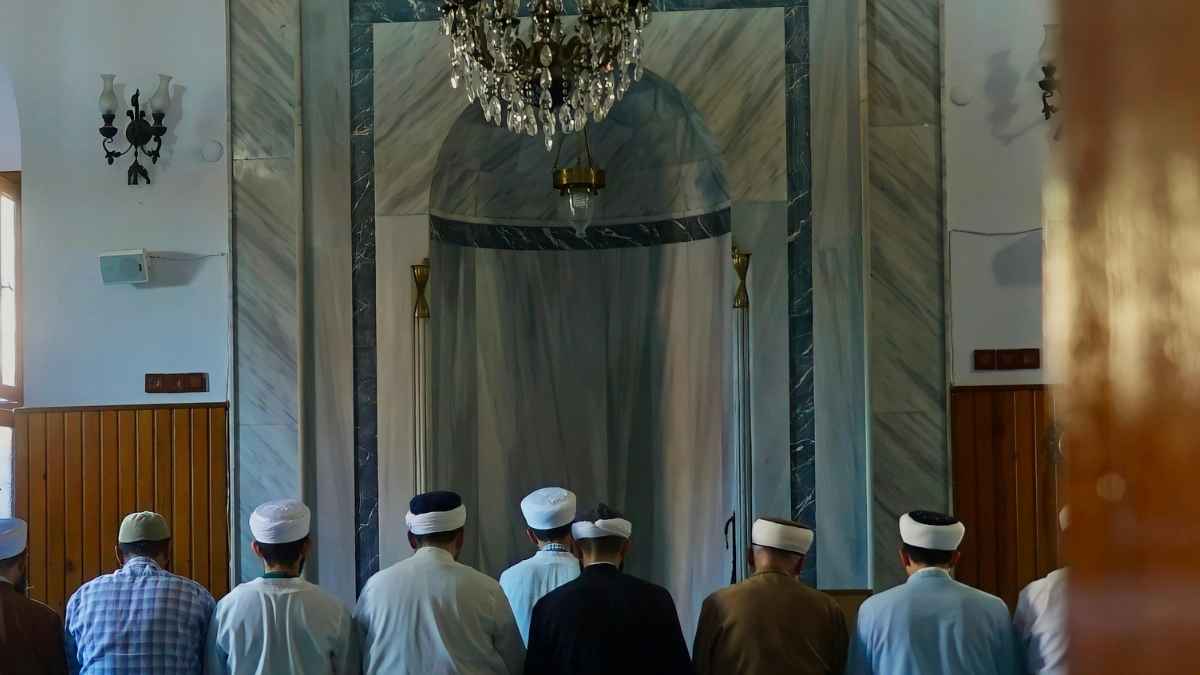 Hanafi Silence Behind the Imam Explained