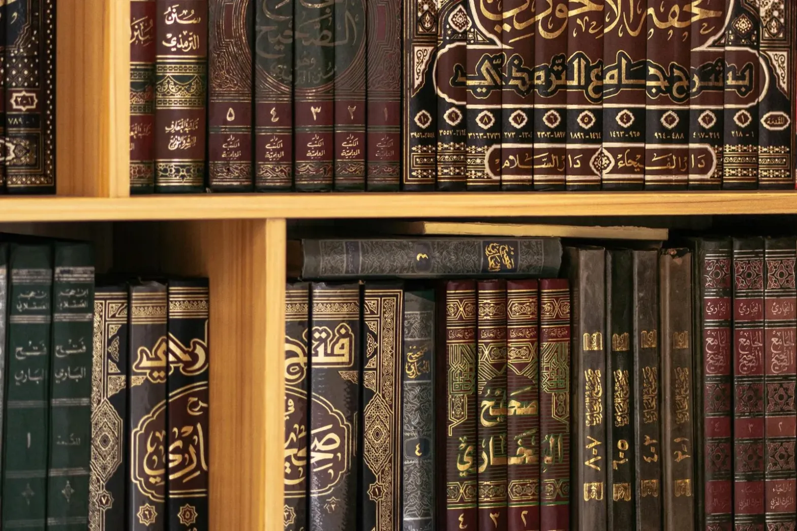 The Earliest Manuscript of Ṣaḥīḥ Muslim in the Handwriting of Ibn al-Khāḍibah