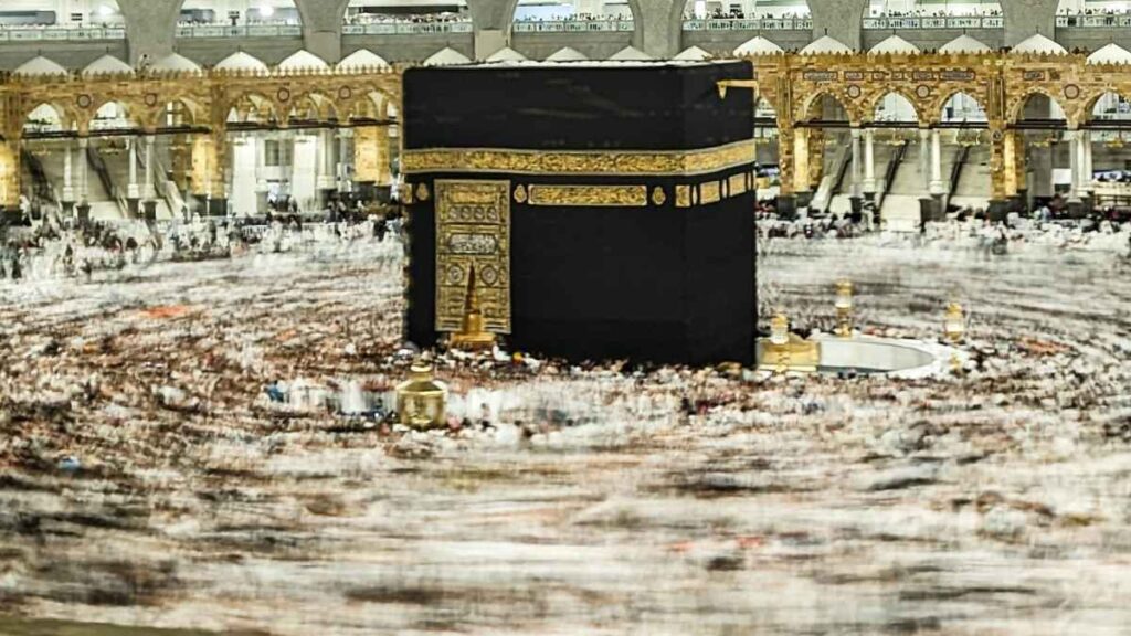 Performing Ṭawāf on the Ground Floor by Deception