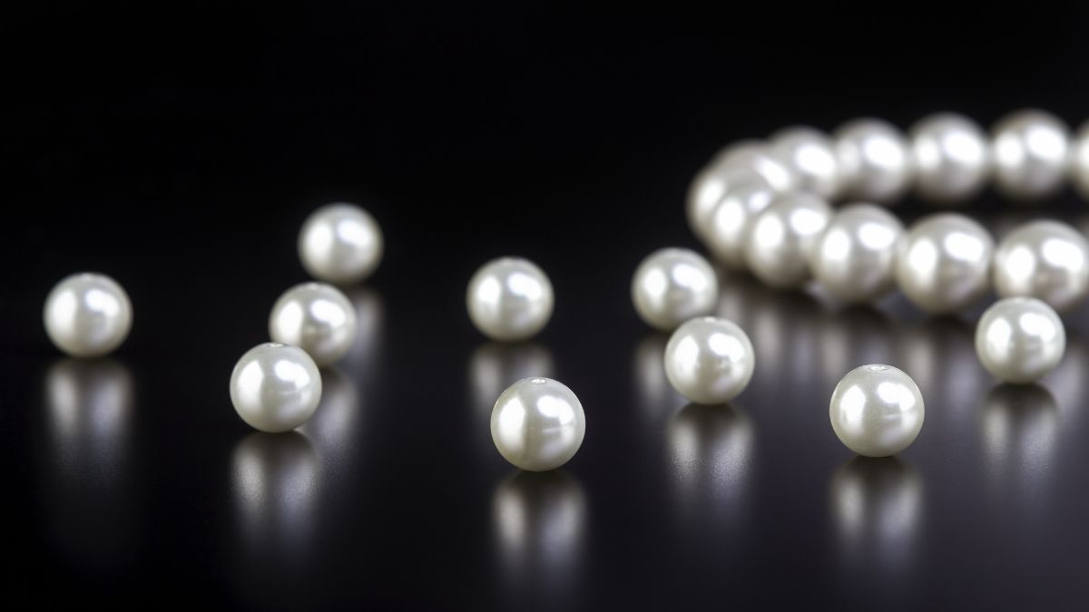 Reminder: A nation that cannot tell earthenware from pearls