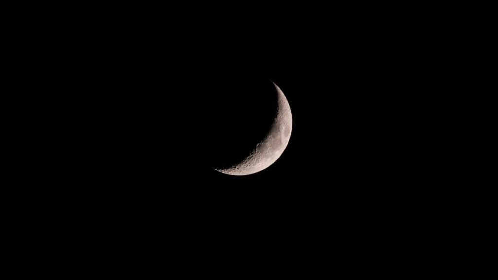Sighting the Crescent