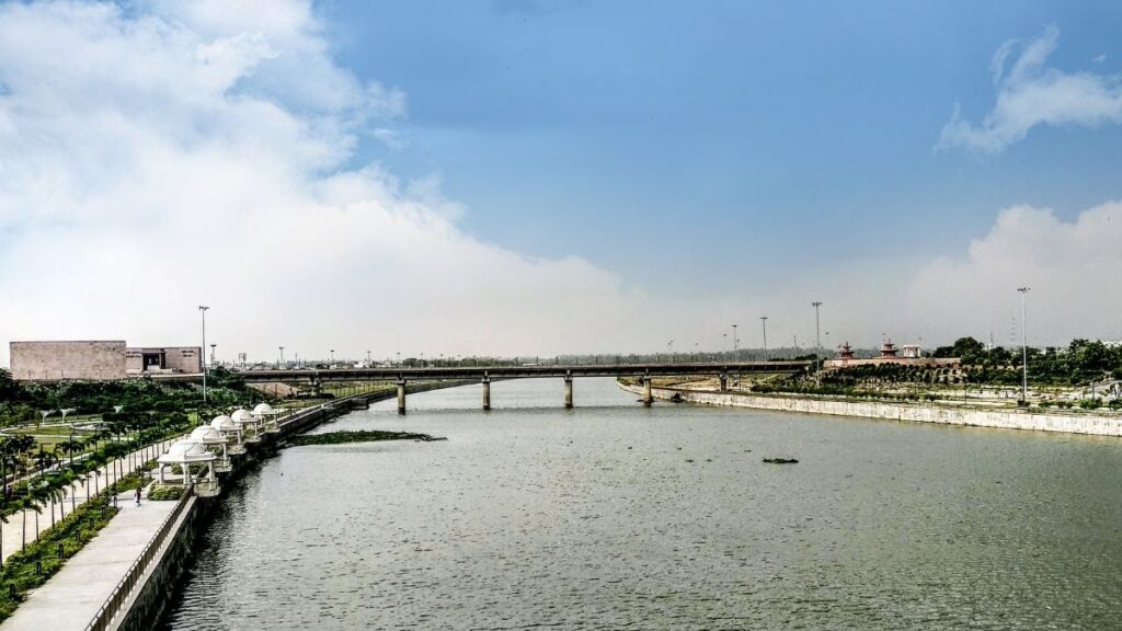 Where does the Gomti river’s water come from?